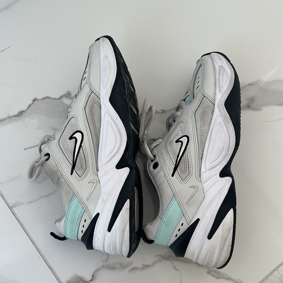 Nike shoes - Picture 4 of 4